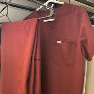 Medium regular Axim scrub pants and medium Leon scrub top. Both burgundy